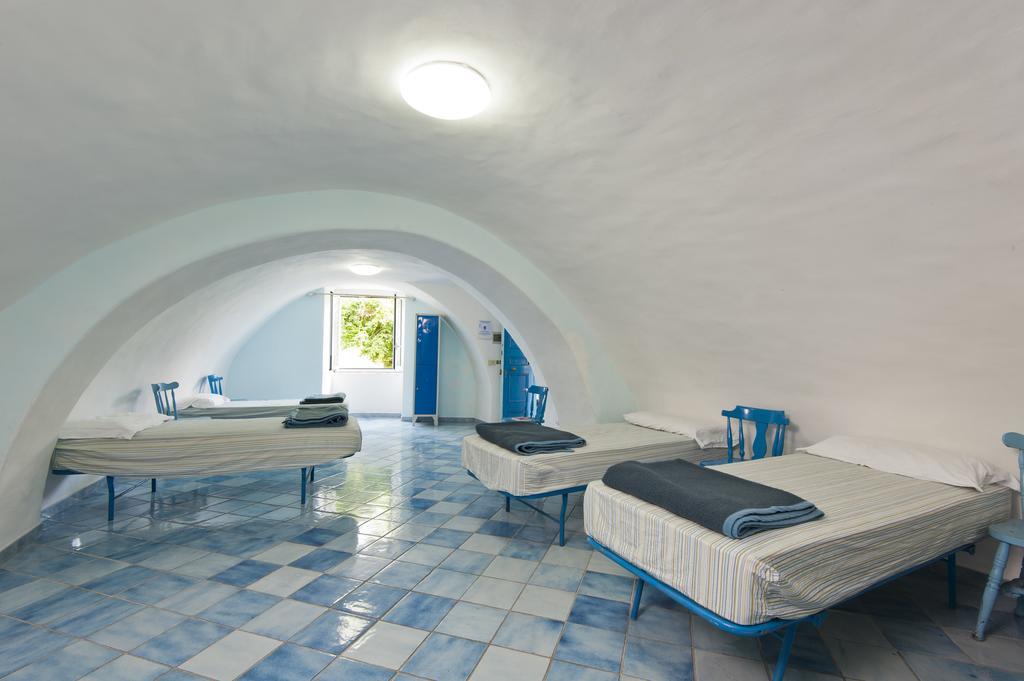 Ring Hostel Forio di Ischia Стая снимка