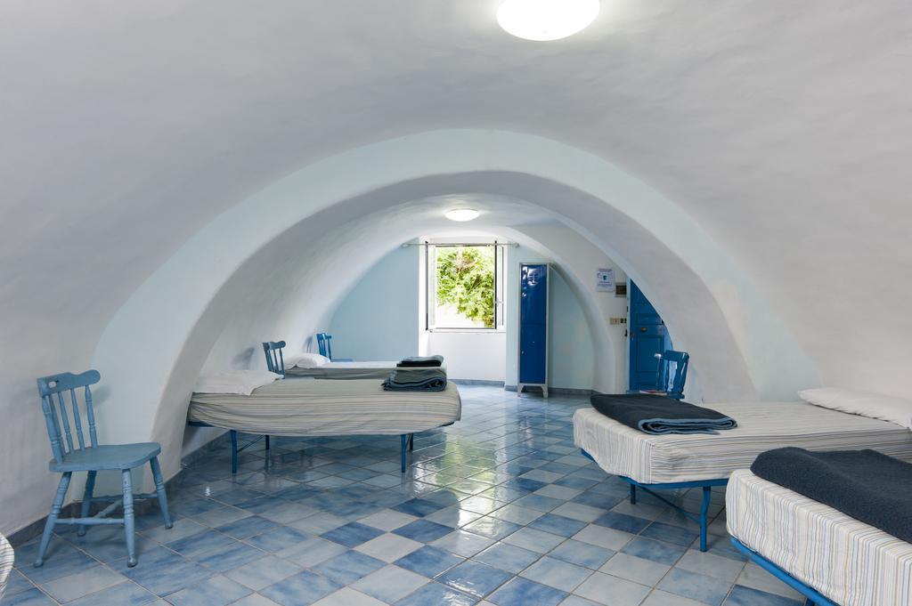 Ring Hostel Forio di Ischia Стая снимка