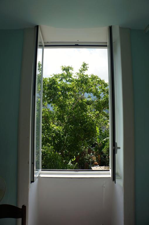 Ring Hostel Forio di Ischia Стая снимка