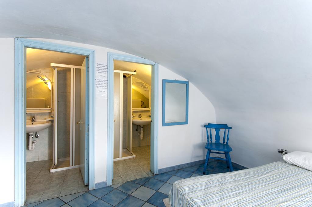 Ring Hostel Forio di Ischia Стая снимка