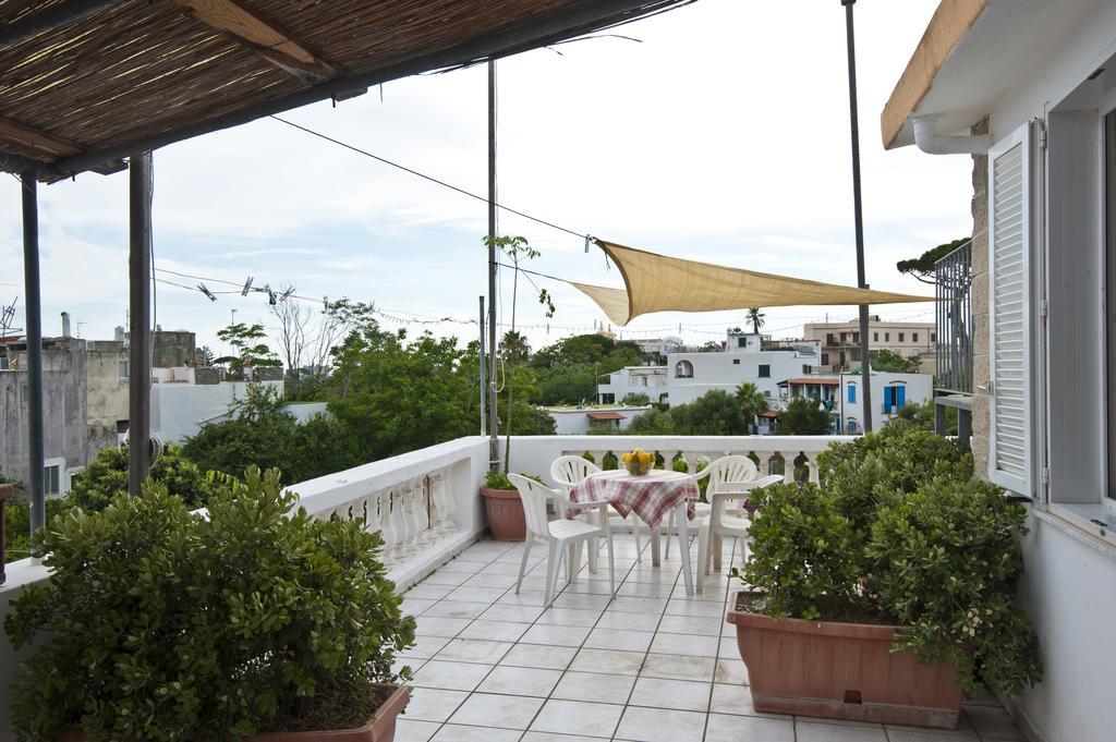 Ring Hostel Forio di Ischia Стая снимка